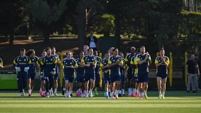 Fenerbah&ccedil;e taraftarı hedef tahtasına oturtmuştu! D&uuml;nya devi yıldız isim i&ccedil;in g&ouml;r&uuml;şme yaptı