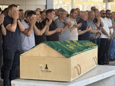 GAZİANTEP - Bursa'da havuza d&uuml;şen &ccedil;ocuğun cenazesi Gaziantep'te toprağa verildi