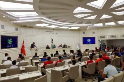 Gaziantep B&uuml;y&uuml;kşehir Belediye Başkanı Şahin sporcularla bir araya geldi