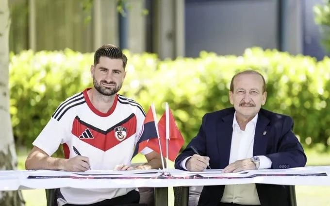 Gaziantep FK'dan Sol Bek Takviyesi! Romanyalı Milli Futbolcu Florin Ștefan İmzayı Attı
