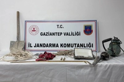 GAZİANTEP - Gaziantep'te ka&ccedil;ak kazı yapan 5 kişi su&ccedil;&uuml;st&uuml; yakalandı
