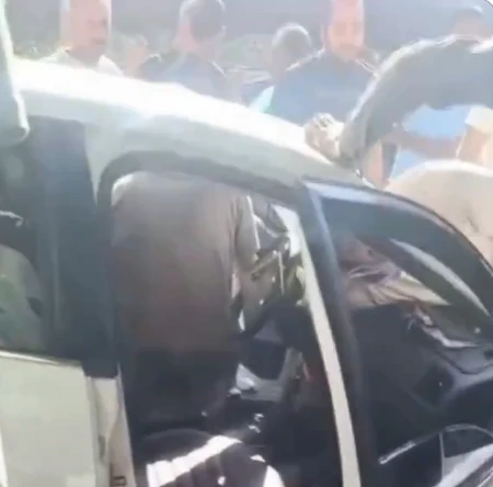 Gaziantep&rsquo;te dehşet anları! Motosiklet s&uuml;r&uuml;c&uuml;s&uuml; otomobilin &ouml;n camına girdi