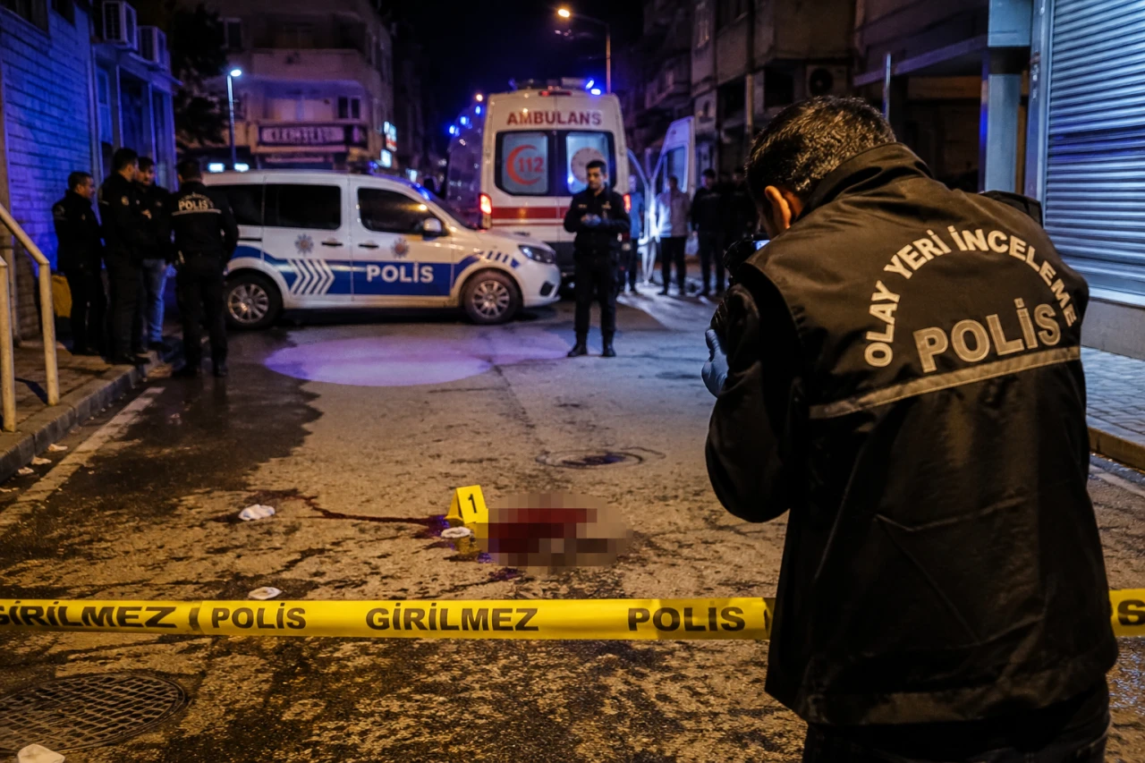 Gaziantep'te Husumet Kavgası Kan D&ouml;kt&uuml;: 1 Kişi Ağır Yaralandı
