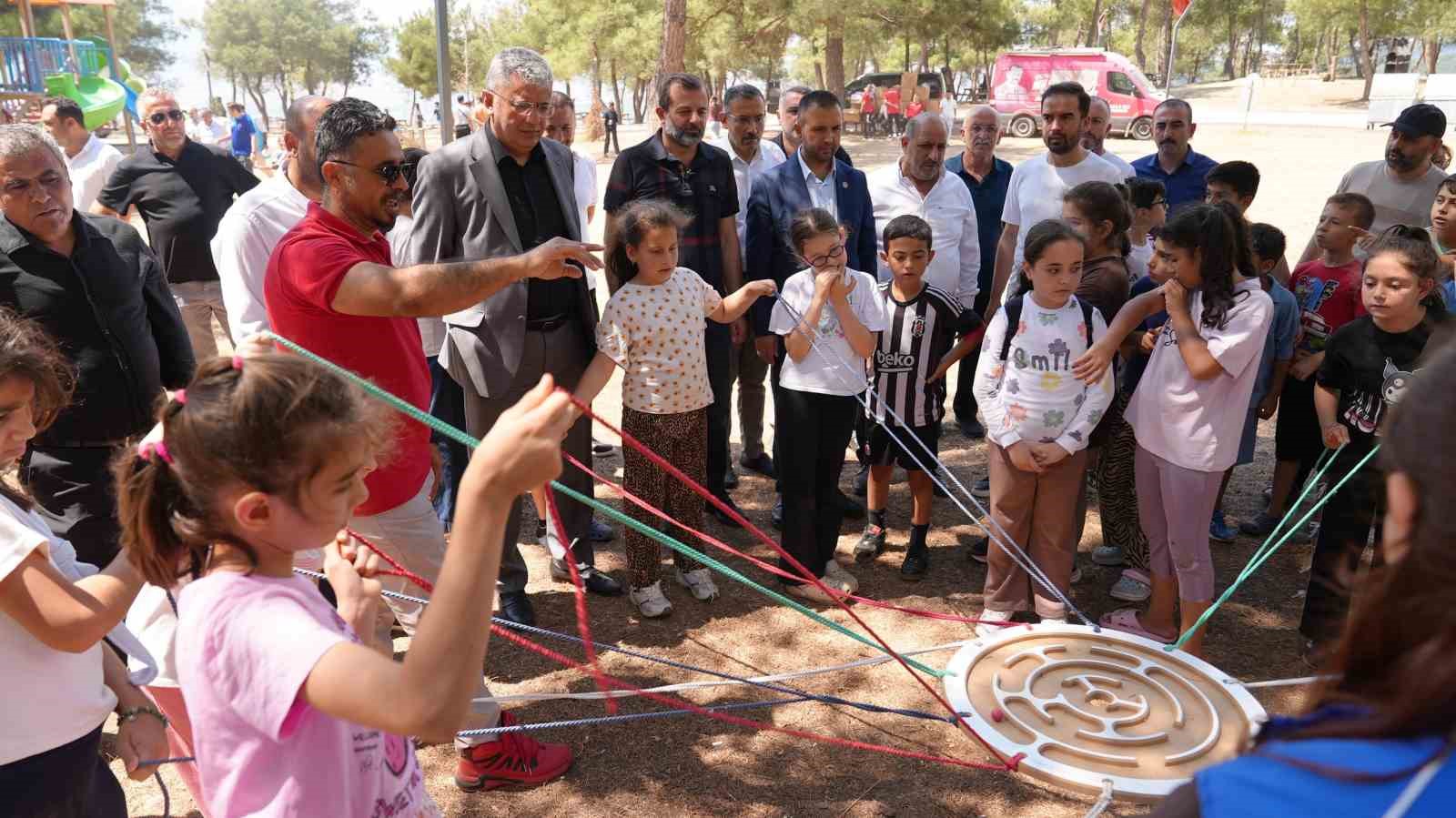 G&uuml;rsulu &ouml;ğrenciler piknik ş&ouml;leninde coştu