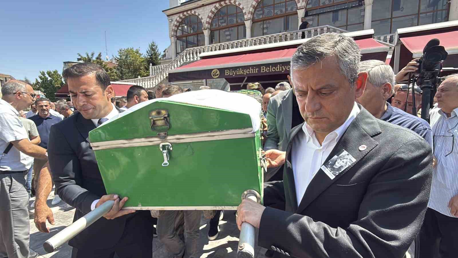 G&uuml;zin B&uuml;y&uuml;kerşen son yolculuğuna uğurlandı
