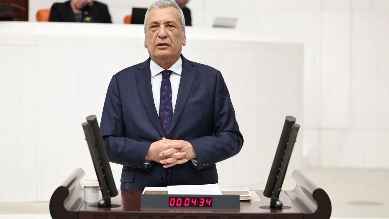 Hasan &Ouml;zt&uuml;rkmen&rsquo;e TBMM&rsquo;de Kritik G&ouml;rev: Adalet Komisyonu&rsquo;na Se&ccedil;ildi
