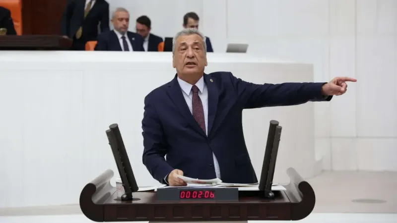 Hasan &Ouml;zt&uuml;rkmen: "Yeni Parti Beklenen Desteği G&ouml;remedi"
