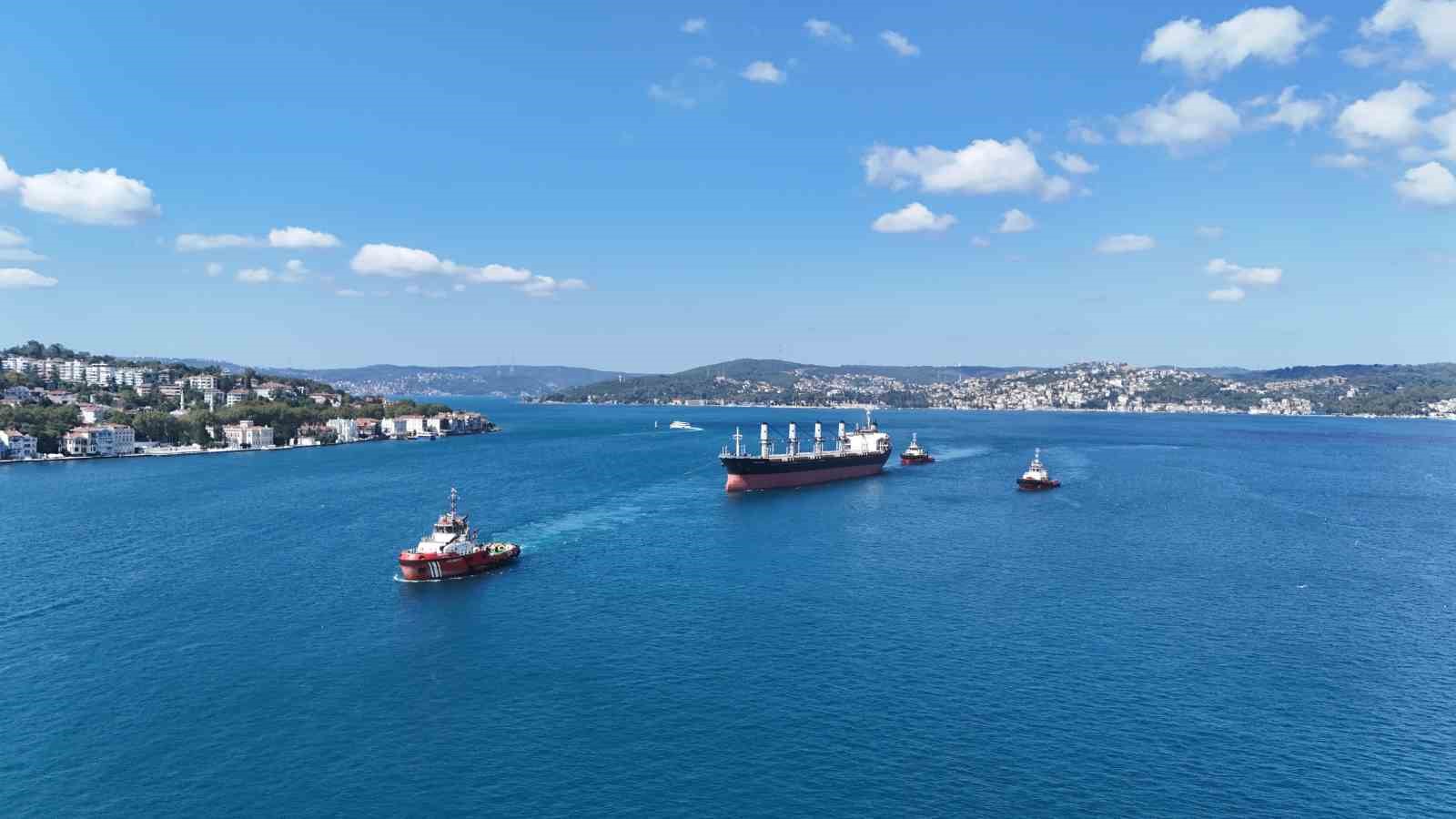 İstanbul Boğazı "M/V New Victory" gemisinin ge&ccedil;işi nedeniyle &ccedil;ift y&ouml;nl&uuml; trafiğe kapatıldı