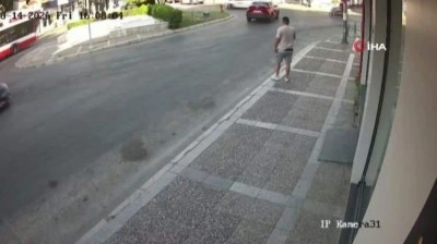 İzmir'de trakt&ouml;rden fırlayan tanker yayayı eziyordu