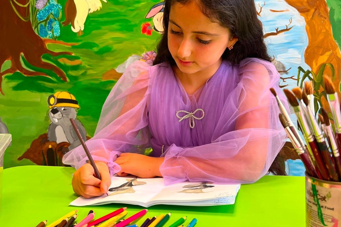 İzmirli K&uuml;&ccedil;&uuml;k Ressamlara &Ccedil;in&rsquo;den &Ouml;d&uuml;l
