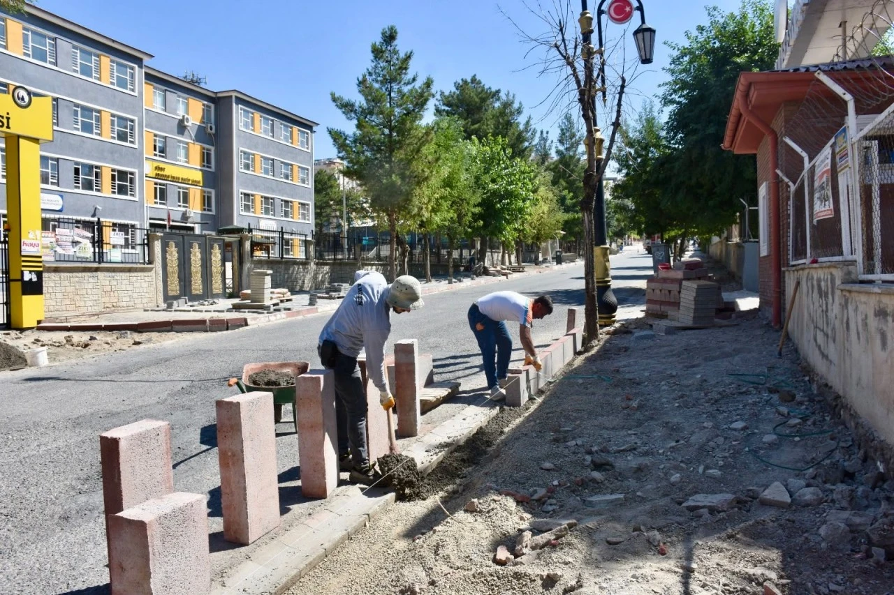 Kaldırımlar Yenileniyor