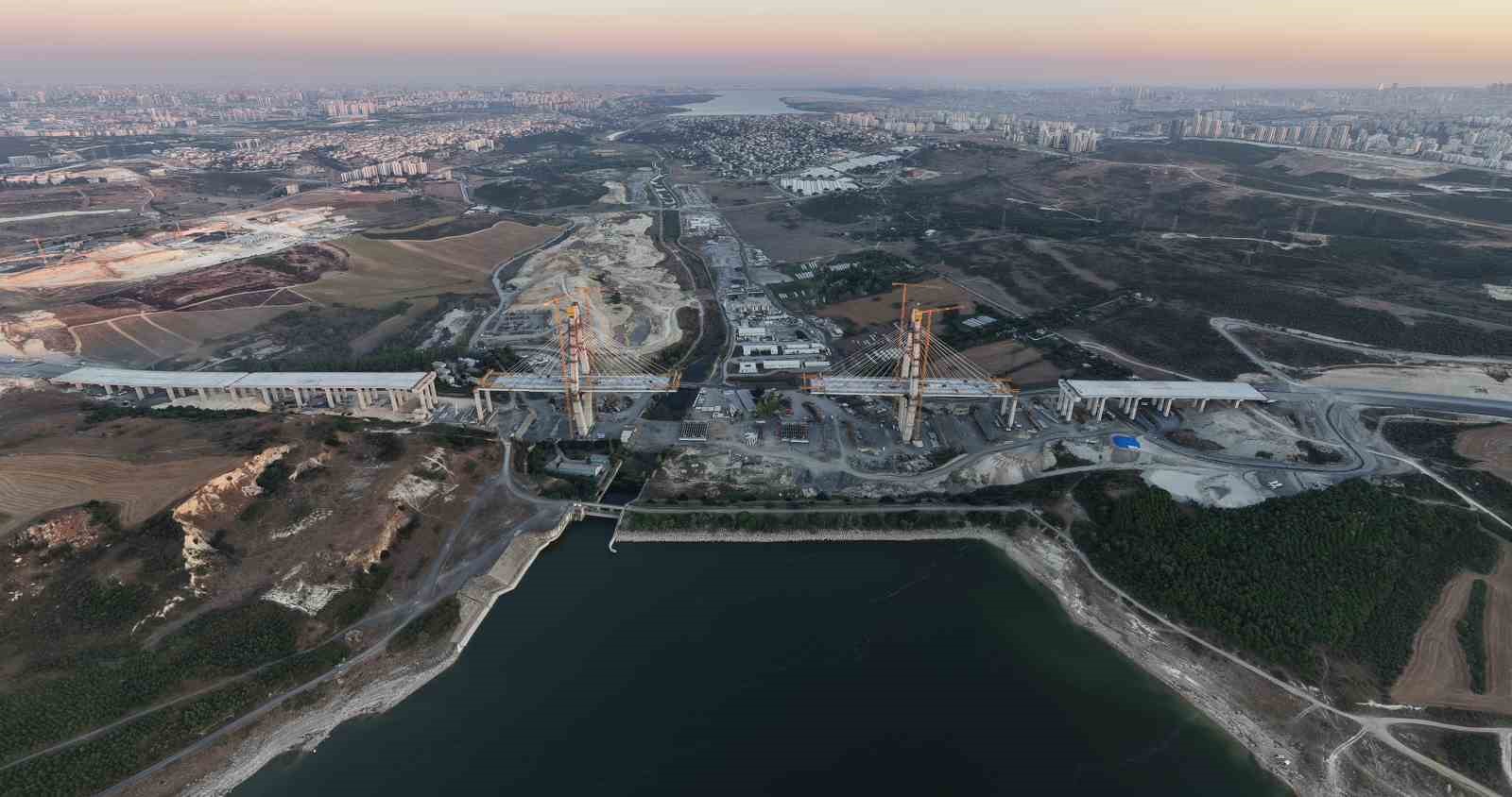 Kanal İstanbul&rsquo;lun ilk k&ouml;pr&uuml;s&uuml;nde 250 tonluk dev operasyon