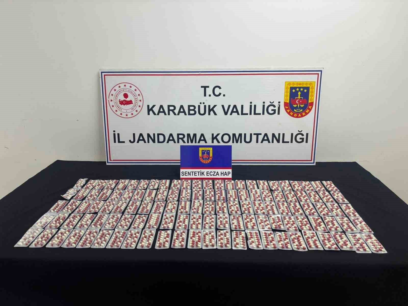 Karab&uuml;k&rsquo;te bin 901 sentetik ecza ele ge&ccedil;irildi