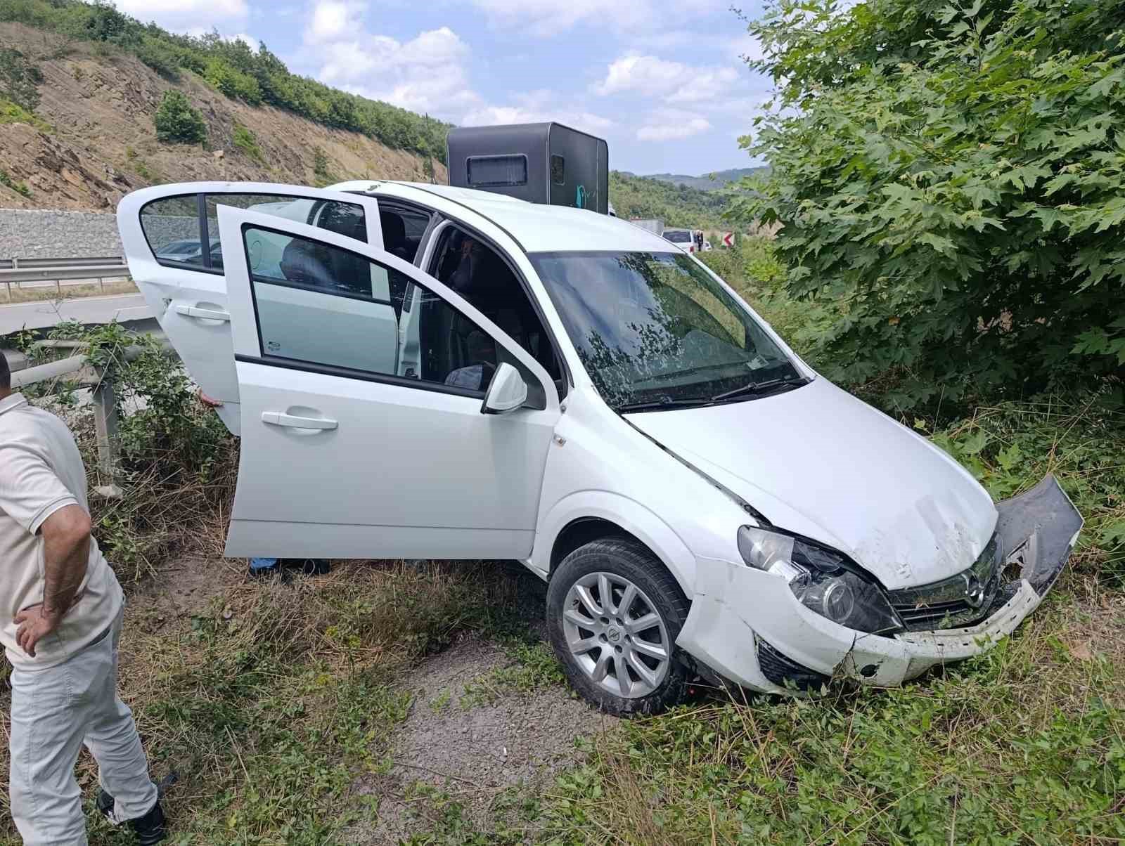 Kavak&rsquo;ta ara&ccedil;lar &ccedil;arpıştı: 5 yaralı