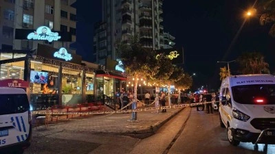 Kebap&ccedil;ıya kurşun yağdırdılar: Yemek yiyen 4 kişi yaralandı