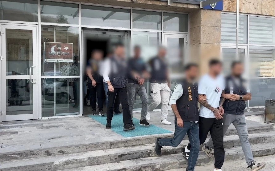 Kırşehir merkezli Gaziantep Dahil 7 ilde sahte ara&ccedil; kiralama sitesi operasyonu: 5 g&ouml;zaltı