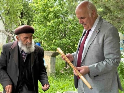 Kızılcahamam Belediye Başkanı Acar, 93 yaşındaki baston ustasını ziyaret etti
