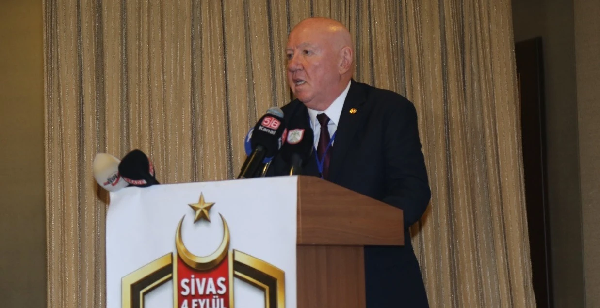 Kolaylı'dan Sivas'ta basın meslek yasası a&ccedil;ıklaması