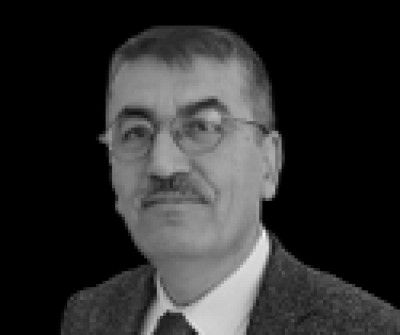 Kutsal Şemsiyenin &Ccedil;&ouml;k&uuml;ş&uuml;: Ailede Sek&uuml;lerleşme ve Ailenin İ&ccedil;ten &Ccedil;&ouml;k&uuml;ş&uuml; (Aile Yazıları VI)