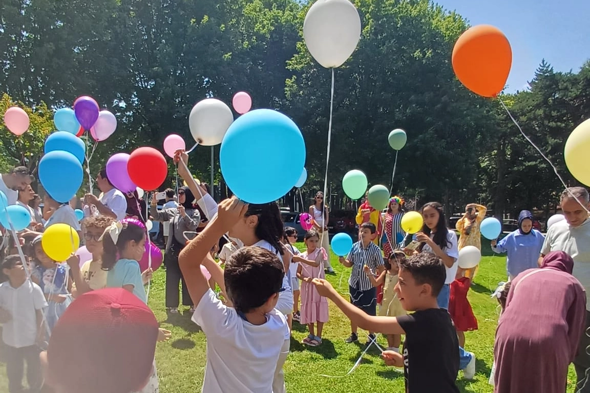 L&ouml;semiyi Yenen Mihrimah Liy&acirc;'nın Umut Balonları G&ouml;ky&uuml;z&uuml;yle Buluştu