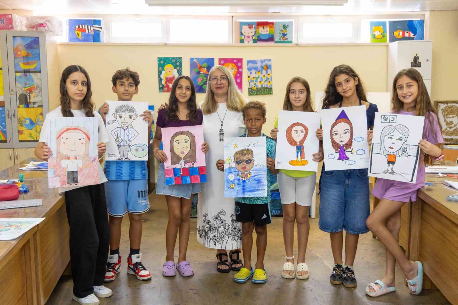 Manavgat&rsquo;ta &ccedil;ocuklar kendi karikat&uuml;rlerini &ccedil;izdi