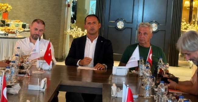 Marmaris Belediye FK Başkanı Karaosmanoğlu: "Hedef şampiyonluk, gecemizi g&uuml;nd&uuml;z&uuml;m&uuml;ze katacağız"