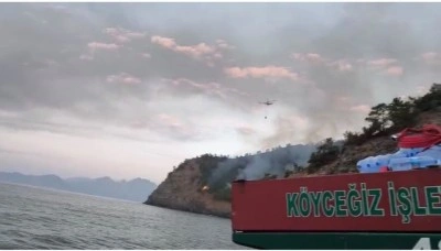 Marmaris&rsquo;teki yangının enerjisi d&uuml;ş&uuml;r&uuml;ld&uuml;, ekiplerin m&uuml;cadelesi s&uuml;r&uuml;yor