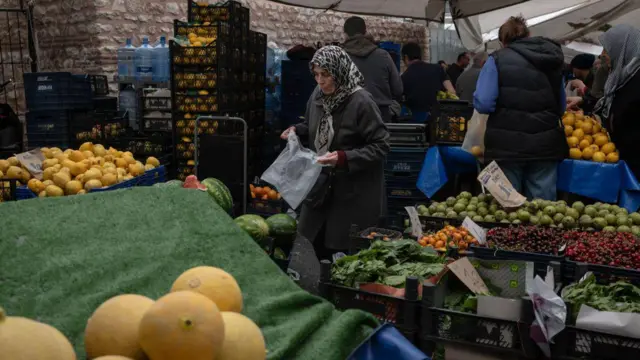 Memur ve emekliler i&ccedil;in zam farkı ve kira artış oranı netleşti