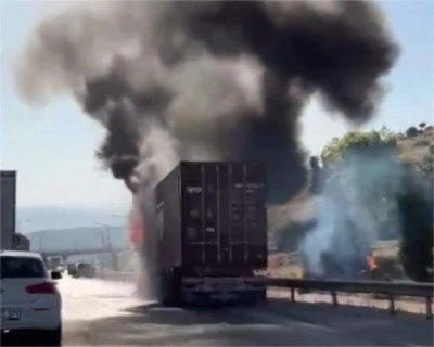 Mersin&rsquo;de 24 ton &ccedil;ikolata y&uuml;kl&uuml; tır yandı