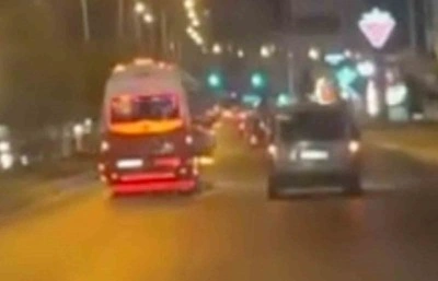 Mersin&rsquo;de makas atan minib&uuml;s&ccedil;&uuml; kameraya yakalandı, 90 bin TL ceza yedi