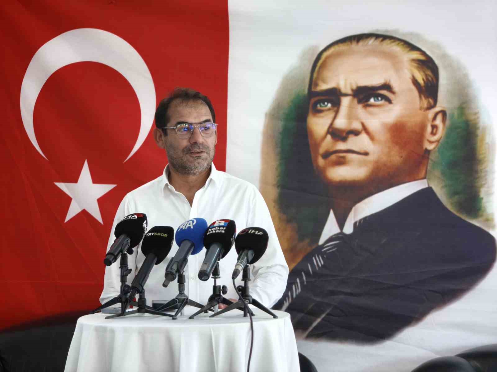Metin Diyadin: "Cheikh Niasse ve Tiago Gouveia Ankara&rsquo;da sağlık kontrol&uuml;nden ge&ccedil;tiler"