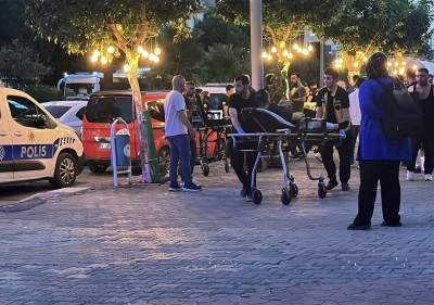 Motosikletli ş&uuml;pheliler kebap&ccedil;ıya silahla saldırdı: 4 yaralı