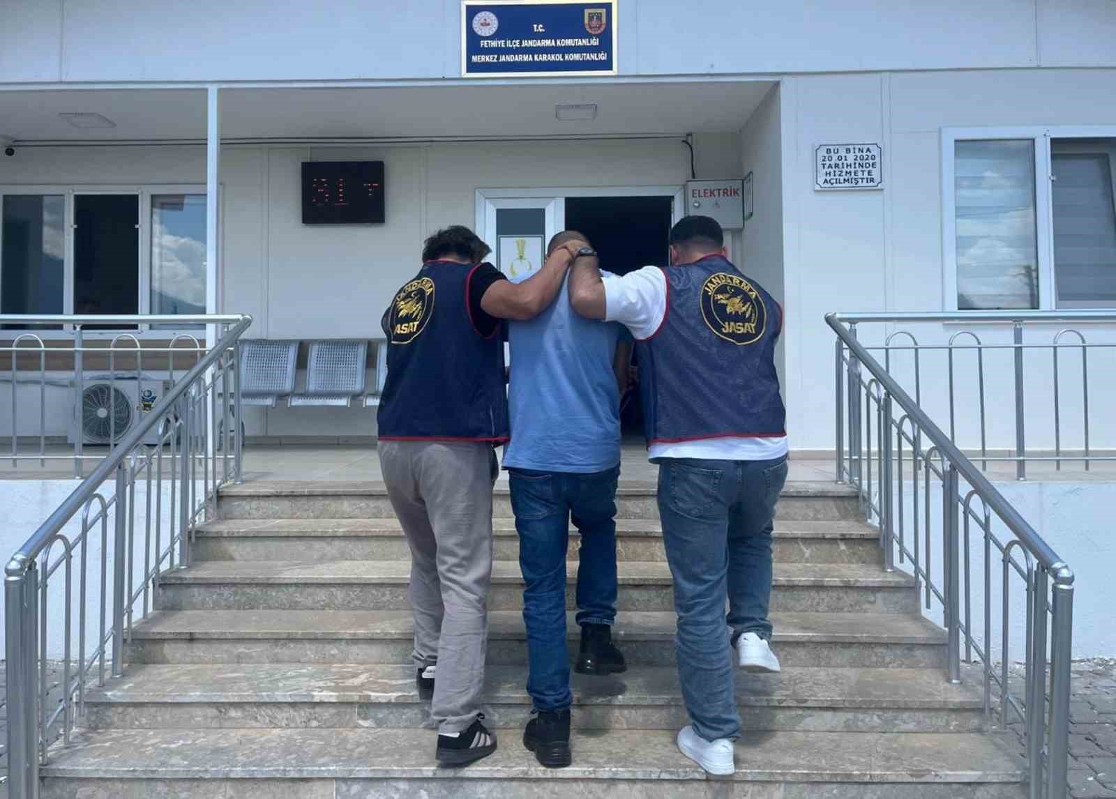 Muğla&rsquo;da jandarmadan bir haftada 78 aranan şahsı yakaladı