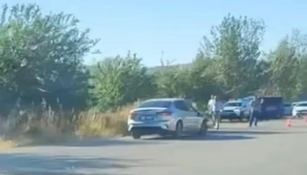 Otomobille &ccedil;arpışan motosikletin s&uuml;r&uuml;c&uuml;s&uuml; hayatını kaybetti
