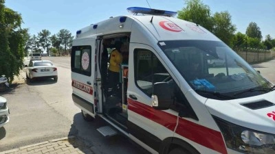 Otomobille motosiklet &ccedil;arpıştı: 1 yaralı