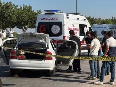 Şanlıurfa'da otomobile silahlı saldırıda 1 kişi &ouml;ld&uuml;, 1 kişi yaralandı