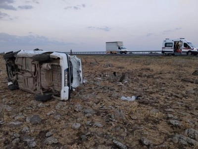 Şanlıurfa'da şarampole devrilen otomobildeki 4 kişi yaralandı