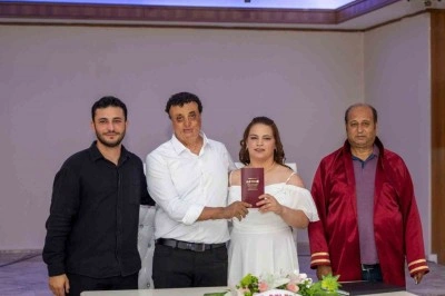 Sessiz d&uuml;nyalarında aşkı buldular, işaret diliyle &lsquo;evet&rsquo; dediler