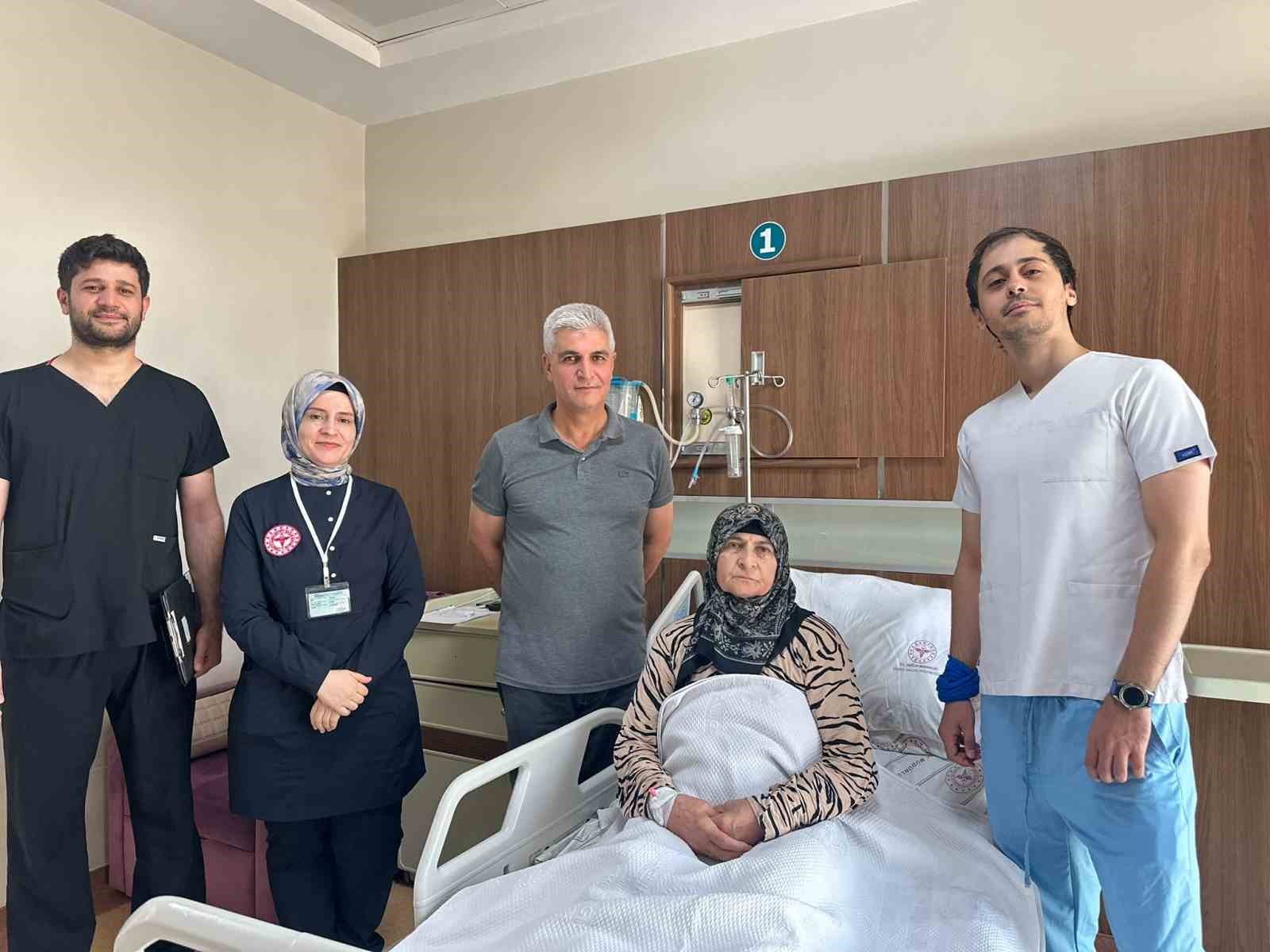 Siirt&rsquo;te total diz protezi revizyonu ameliyatı başarıyla ger&ccedil;ekleştirildi