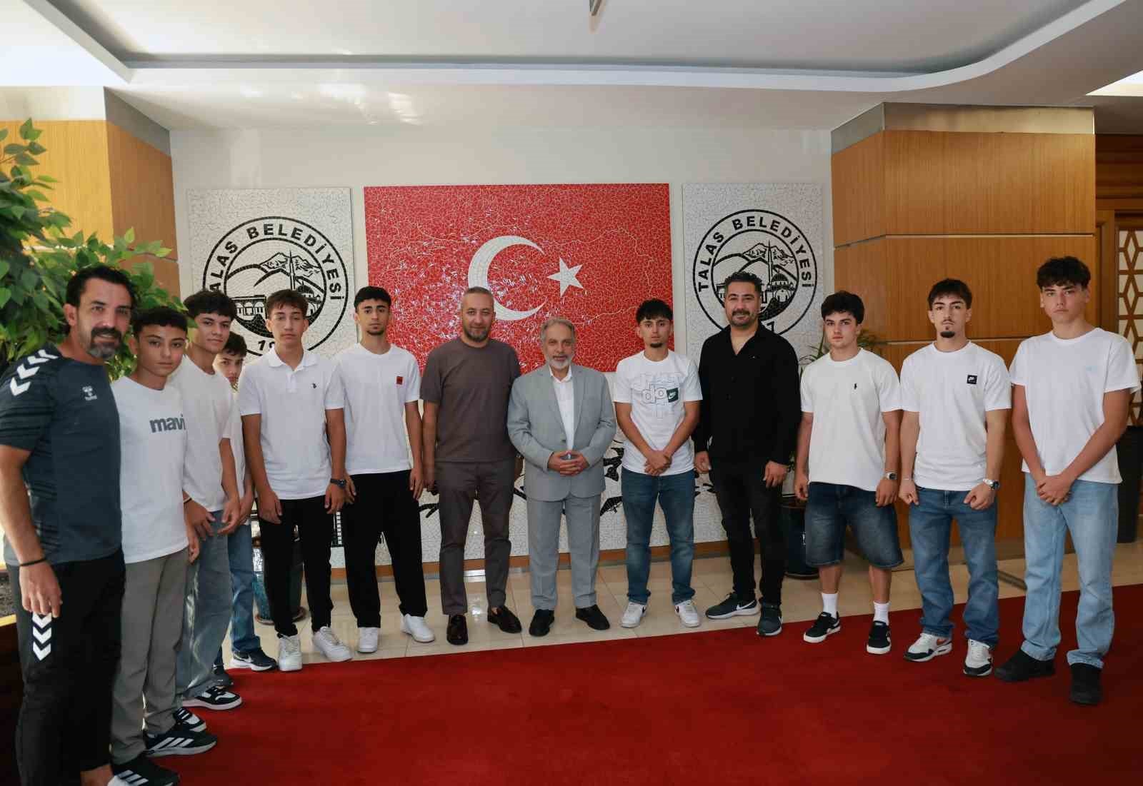 Talas Sporcu Fabrikası&rsquo;ndan Kayserispor&rsquo;a 9 futbolcu daha