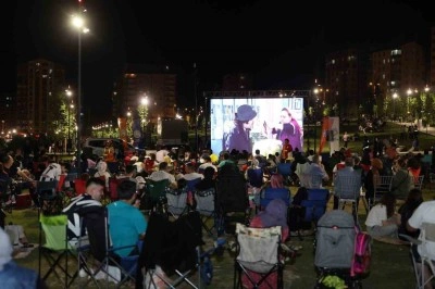Talas&rsquo;ta yıldızlar altında sinema keyfi devam ediyor