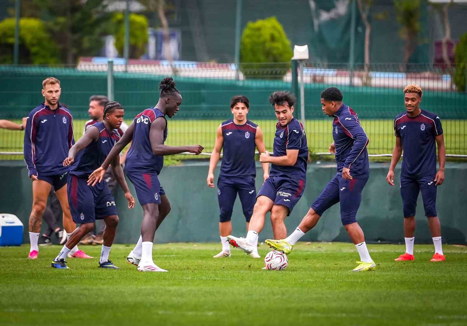 Trabzonspor, Ferencvaros ma&ccedil;ı hazırlıklarını s&uuml;rd&uuml;rd&uuml;